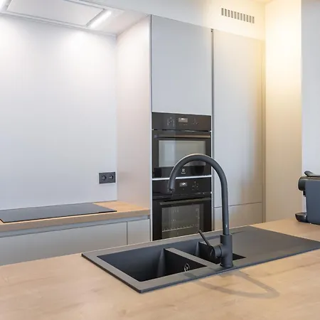 Stylish With Sea View, Cleaning Included Apartment *