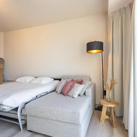 شقة Stylish With Sea View, Cleaning Included ميدل كيرك